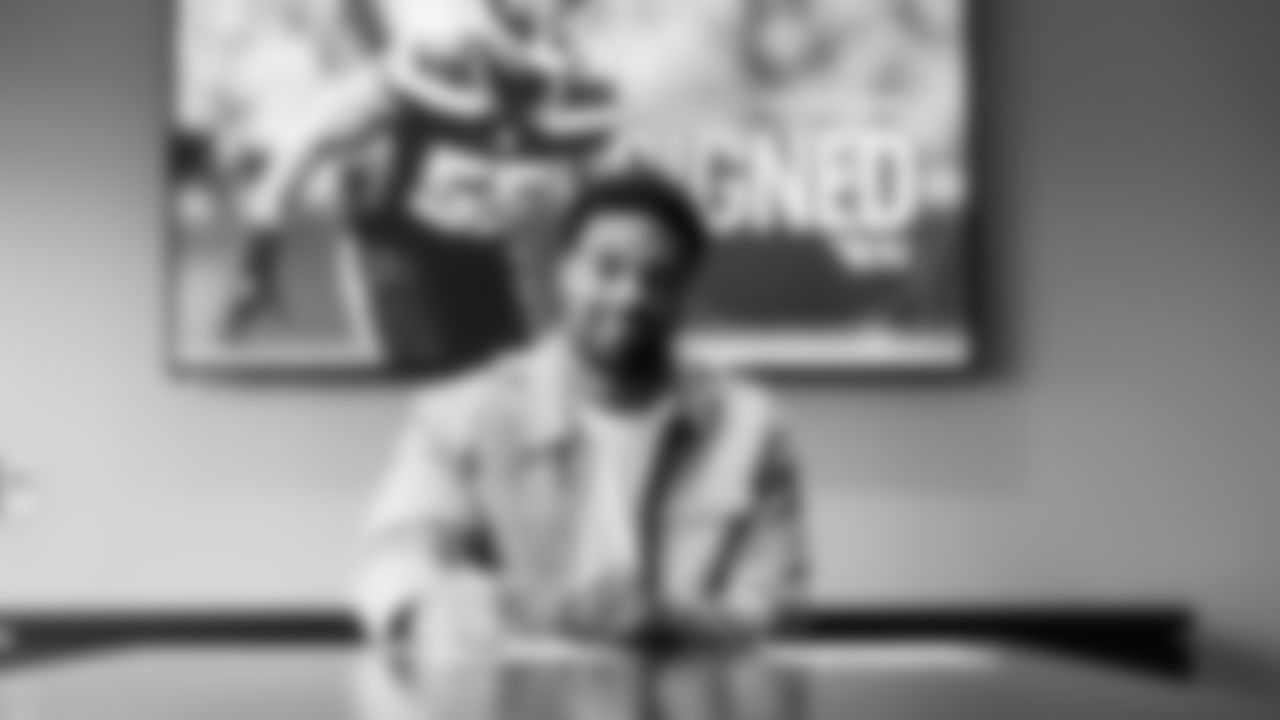 Dre'Mont Jones signs his contract at the Ascension Saint Thomas Sports Park on March 14, 2025 in Nashville, TN. Photo By Donald Page/Tennessee Titans