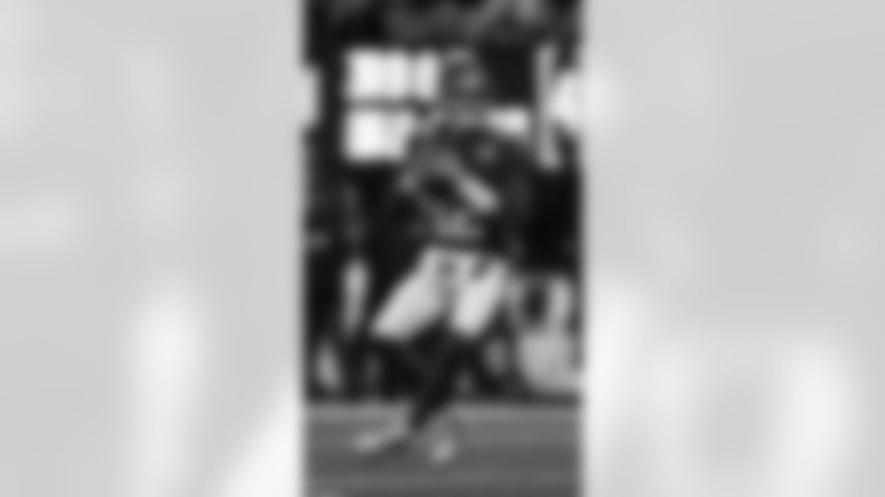 New York Giants quarterback Tim Boyle (12) looks to pass during an NFL football game against the Baltimore Ravens, Sunday, Dec. 15, 2024 in East Rutherford, N.J. The Ravens defeated the Giants 35-14. (AP Photo/Vera Nieuwenhuis)